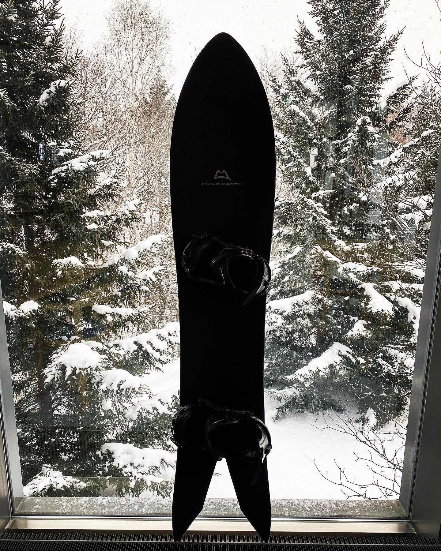 FIELD EARTH – Robin Outdoor Base FIELD EARTH – Robin Outdoor Base