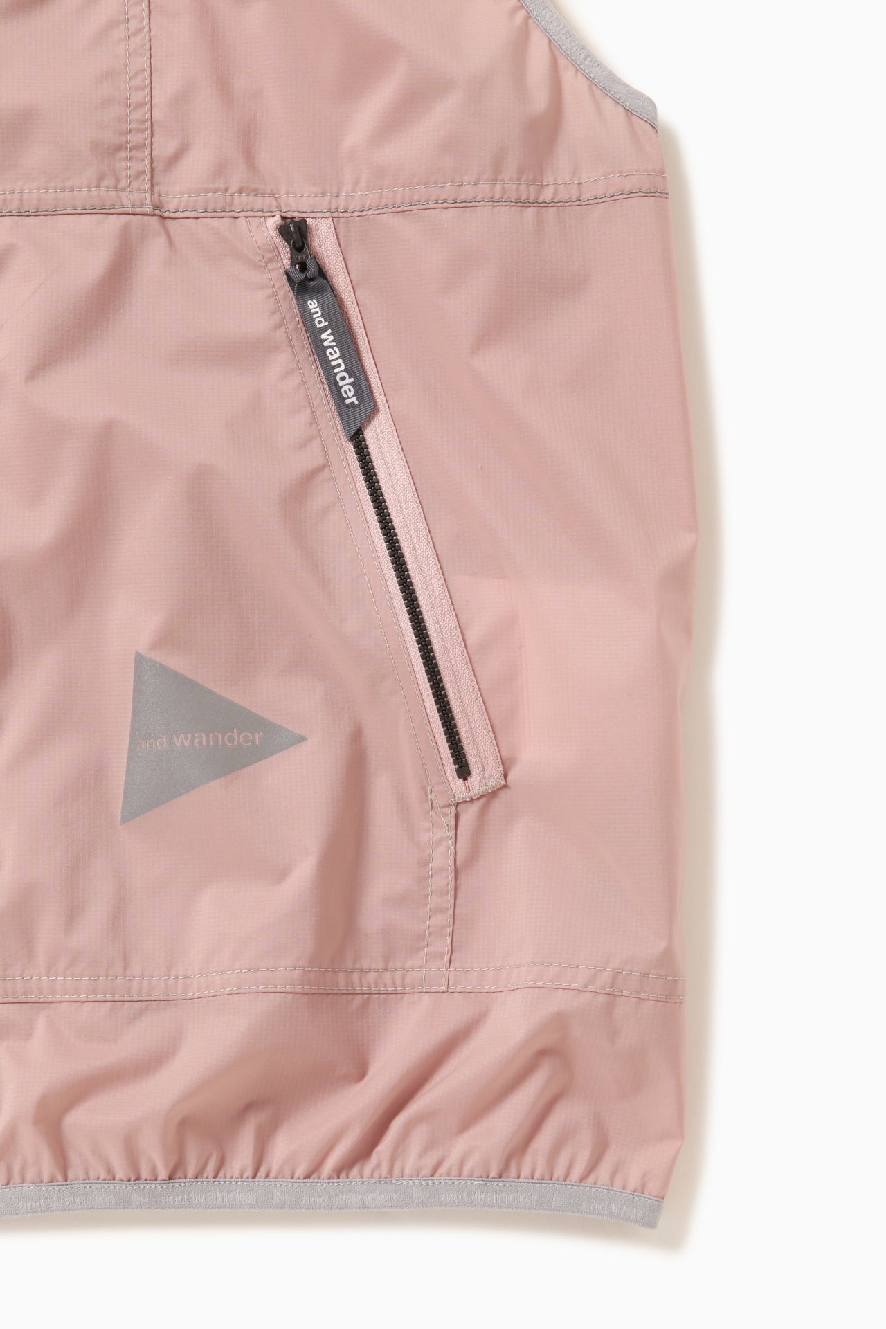 【and wander】PERTEX wind vest (5745121016)