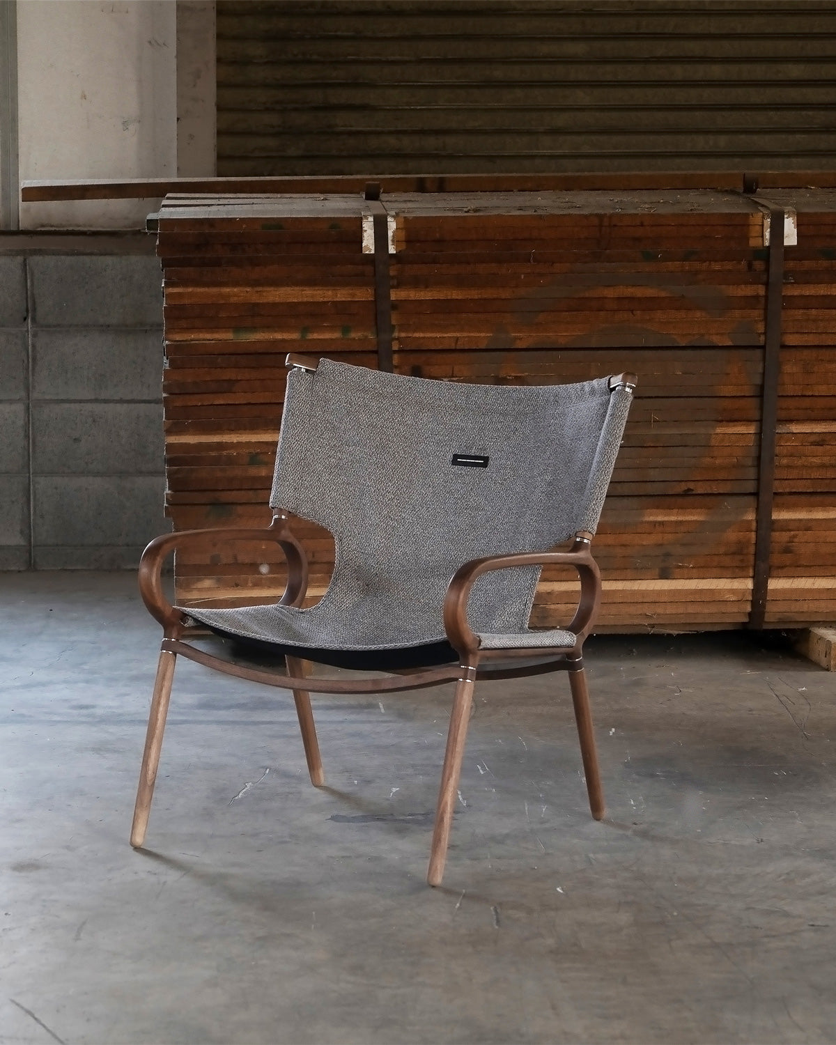 【IKIKI】Grand Chair "Middle High Walnut Fabric" グランドチェア"ミドルハイ ウォルナット ファブリック"