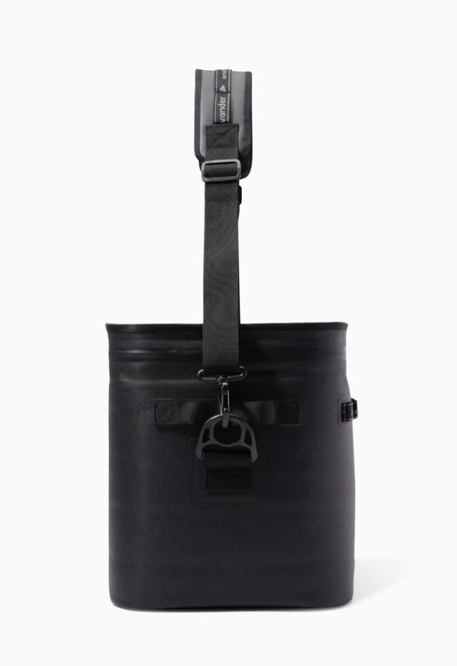 【and wander】waterproof cooler