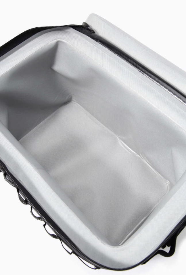 【and wander】waterproof cooler