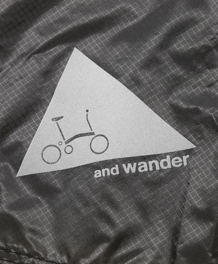 【and wander】 Brompton × sil poncho
