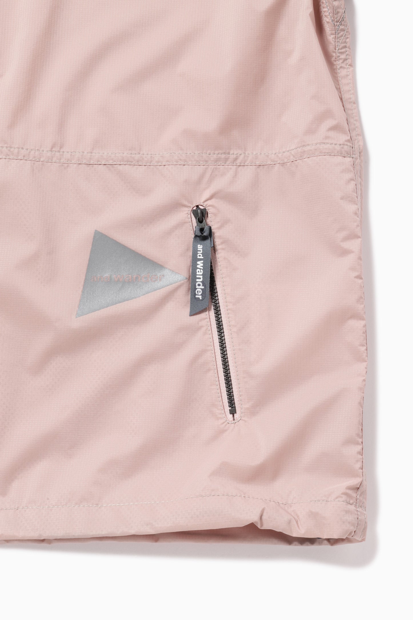 【and wander】PERTEX wind T (5745121017)