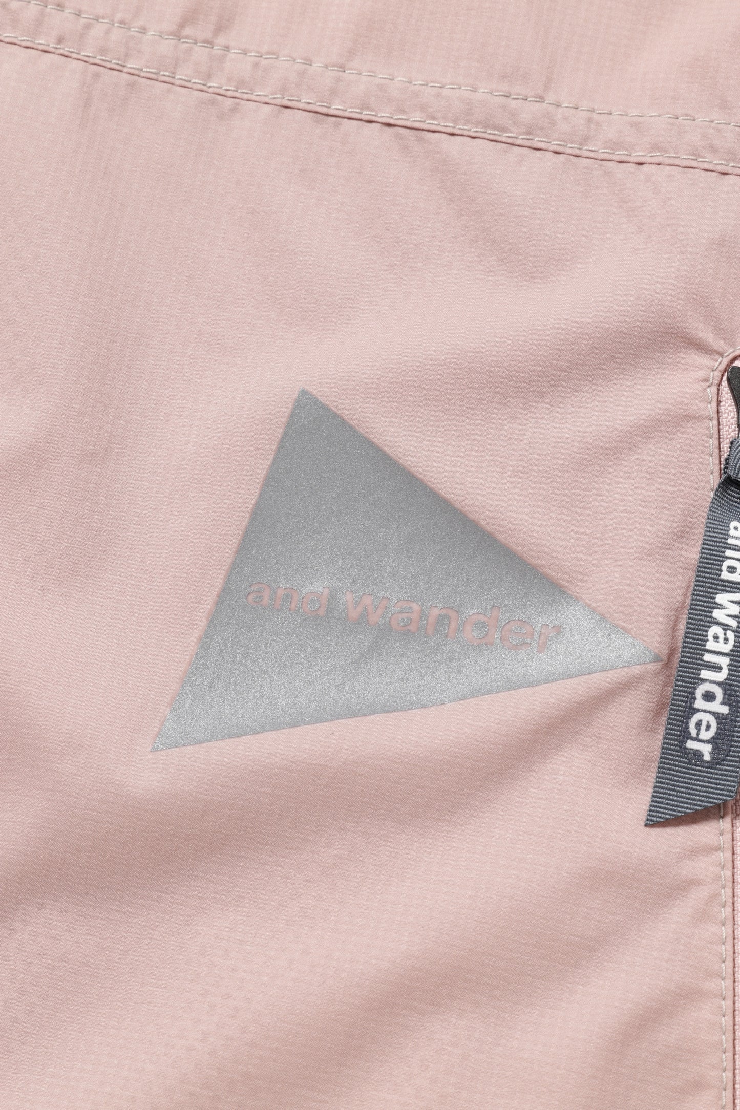 【and wander】PERTEX wind T (5745121017)