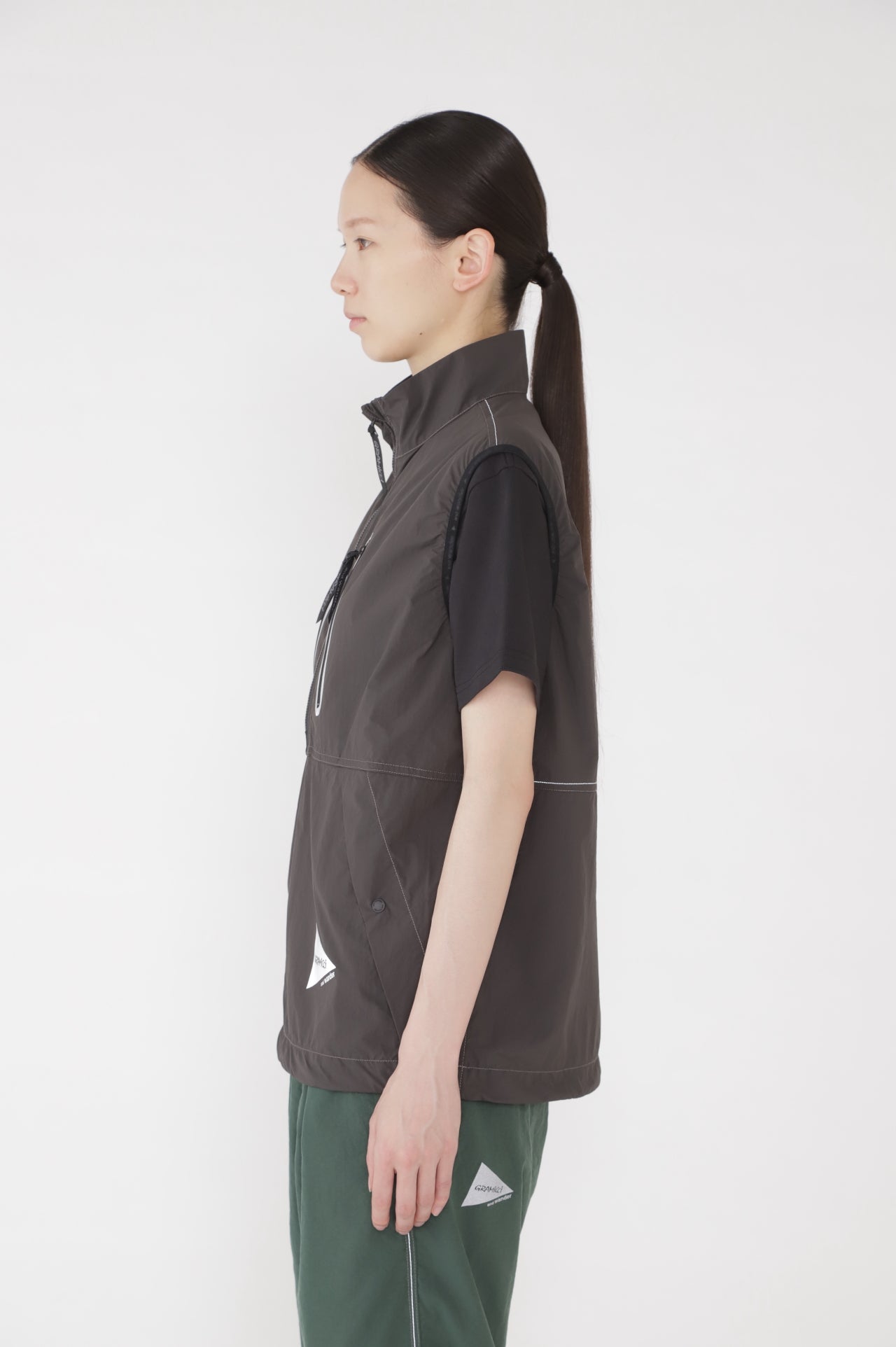 【and wander】GRAMICCI × and wander brushed nylon vest(5745121507)