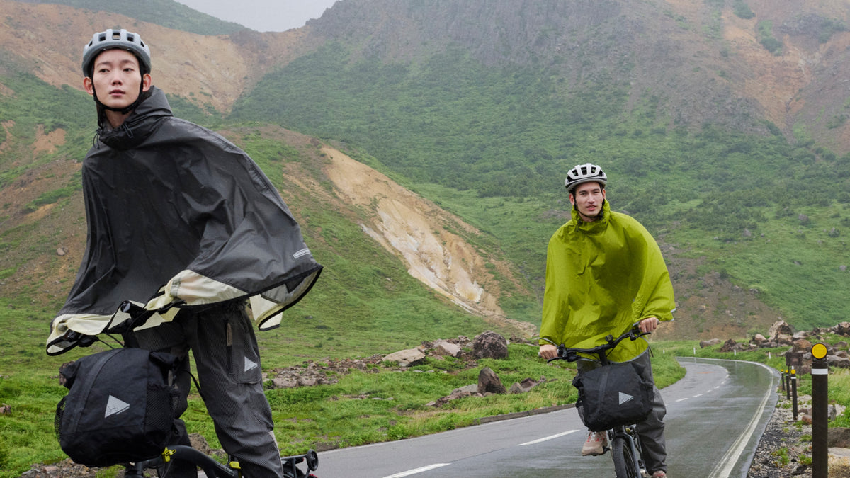【and wander】 Brompton × sil poncho